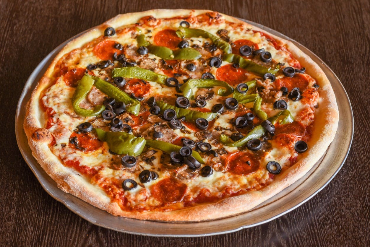 Lutina's Pizza & Subs hero
