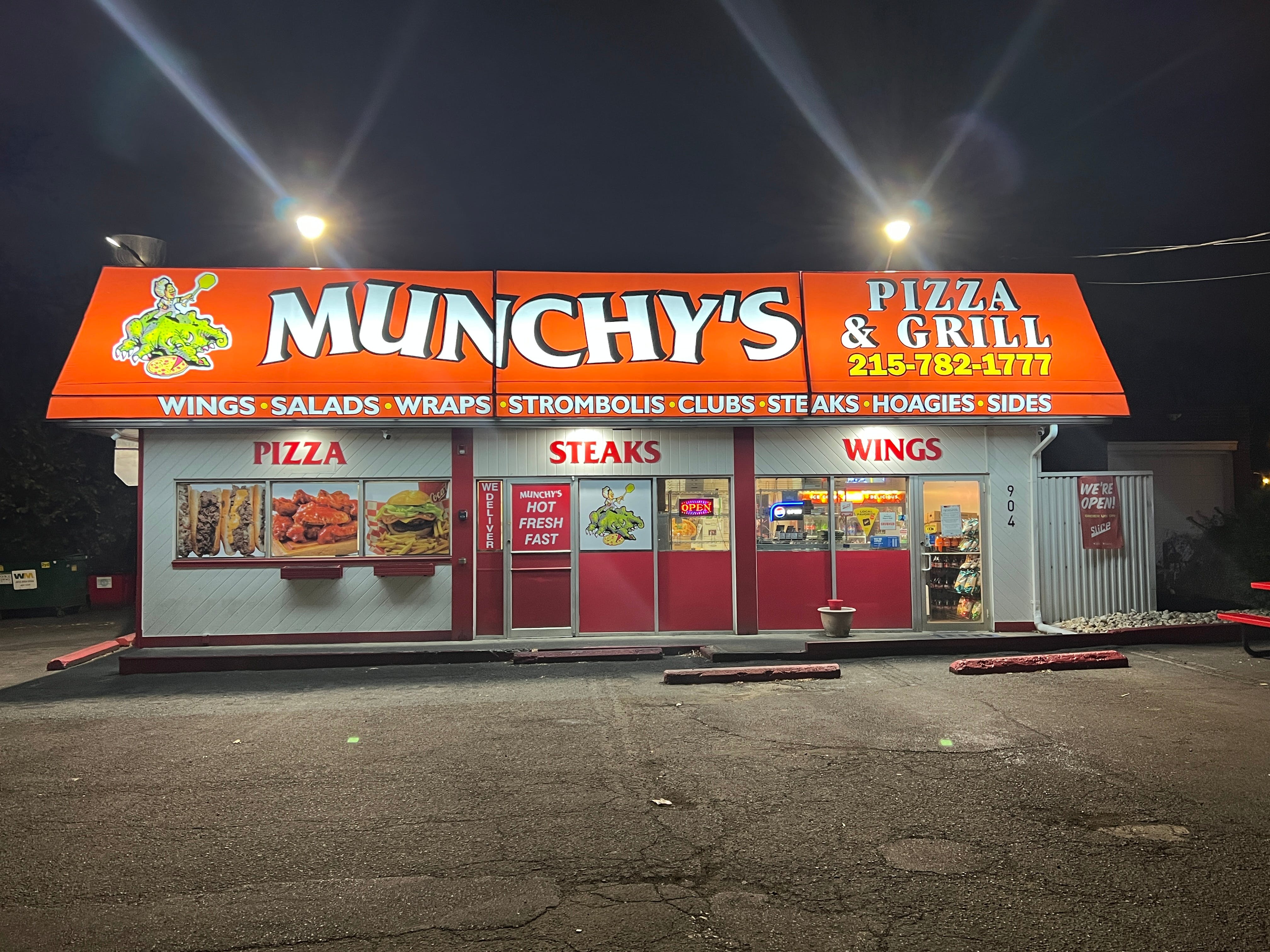 Munchy's Pizza & Grill hero