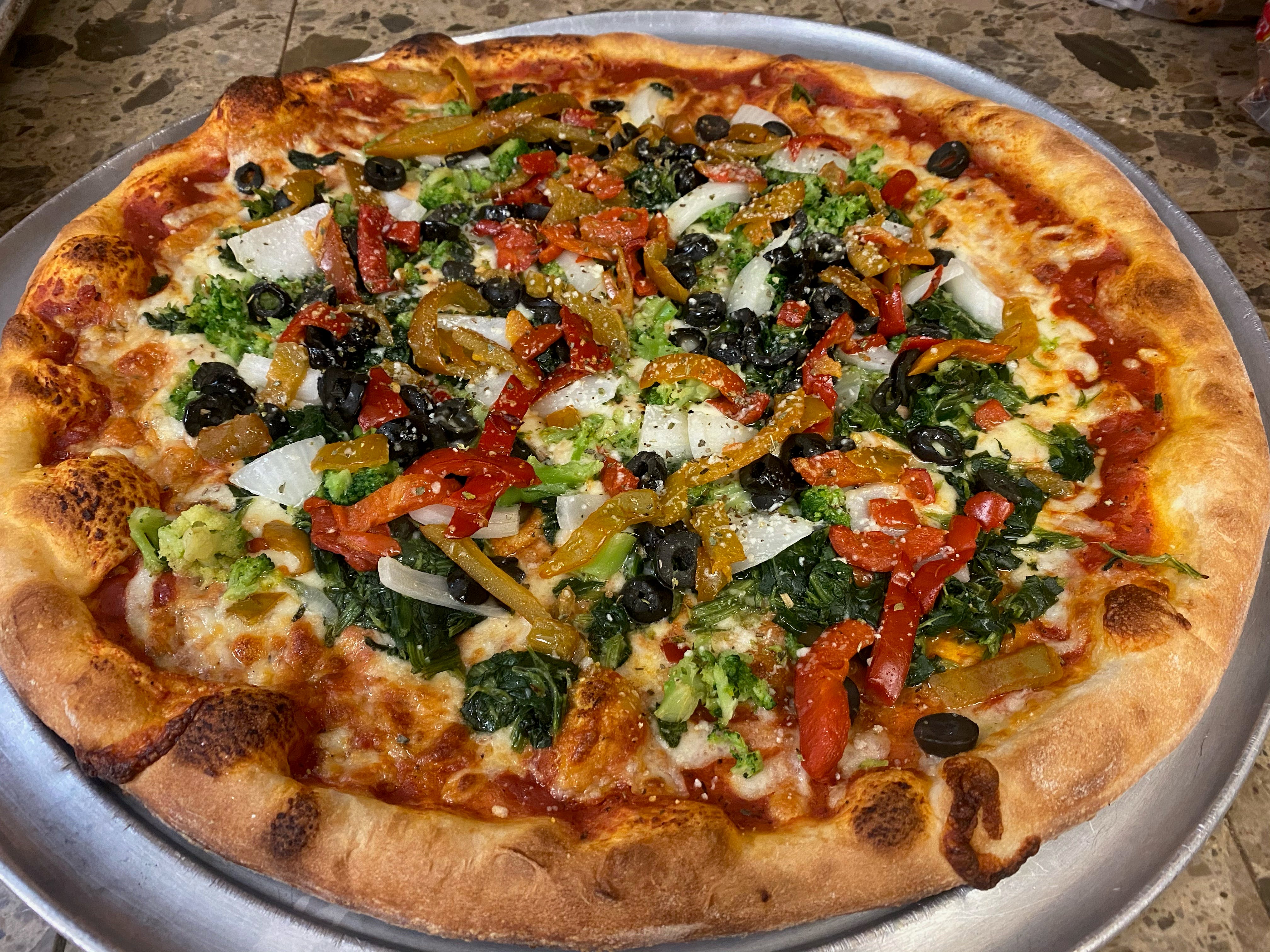 Super Pizza Pan, Pizzería