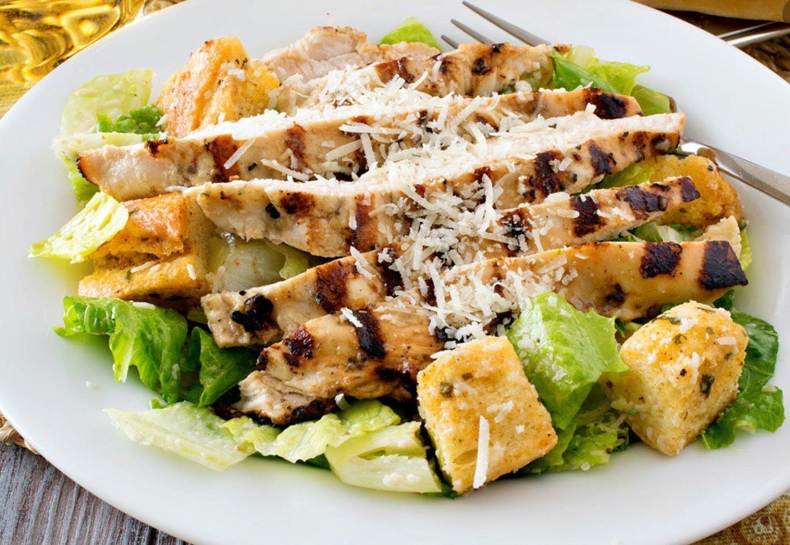 https://slicelife.imgix.net/43212/photos/original/product-grilled-chicken-salad-10838258.jpeg?auto=compress&auto=format