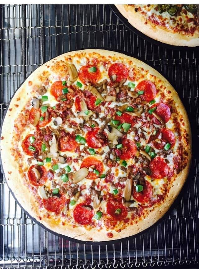 https://slicelife.imgix.net/50922/photos/original/product-suprema-pizza-10958233.jpeg?auto=compress&auto=format