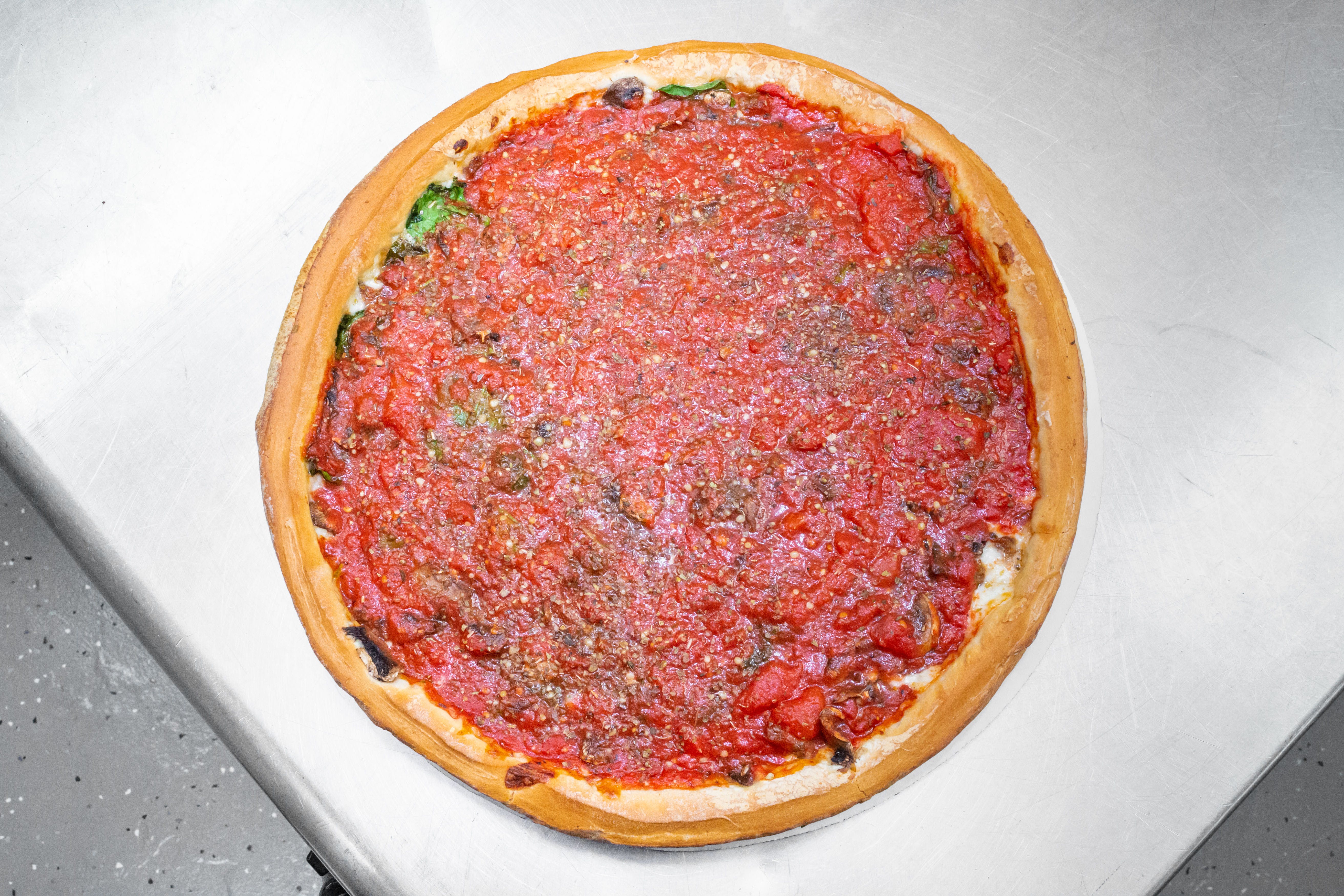 https://slicelife.imgix.net/51203/photos/original/MasisPizzeria_ChicagoStyle.jpg?auto=compress&auto=format