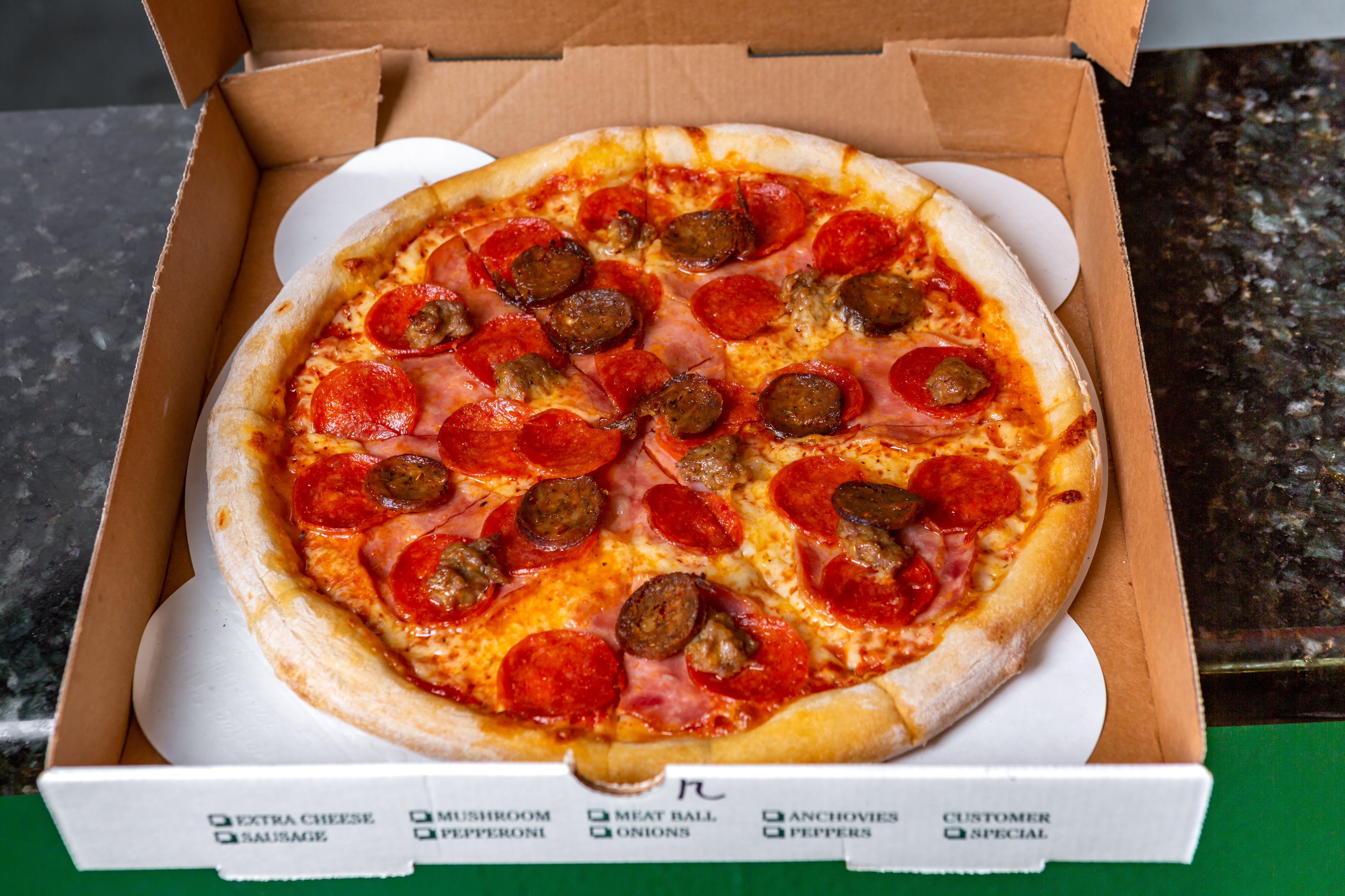 Pizza Roma hero
